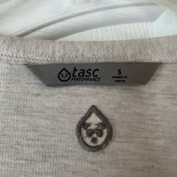 TASC Performance White Heather Scoop Neck Long Sleeve Workout Top Size Small - Picture 5 of 7